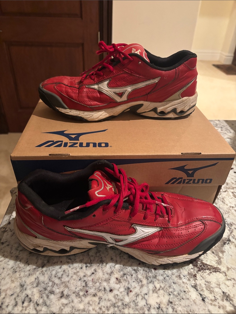 PRE-OWNED Men’s Red Baseball Training Shoe Sz Men 11 Sturdy Mizuno Speed Trainer
